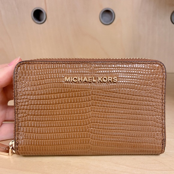 Micheal Kors wallet - Picture 7 of 16